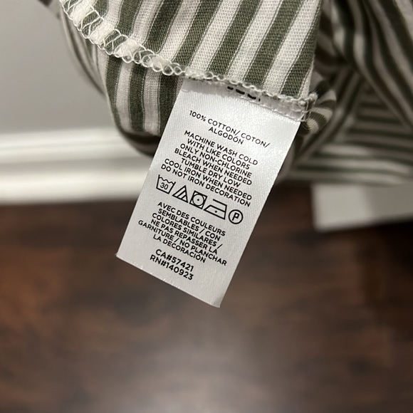 LOFT Stripped V-Neck Tee - Picture 4 of 4